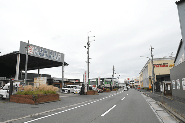 周辺の通り（解体業者が並ぶエリア）